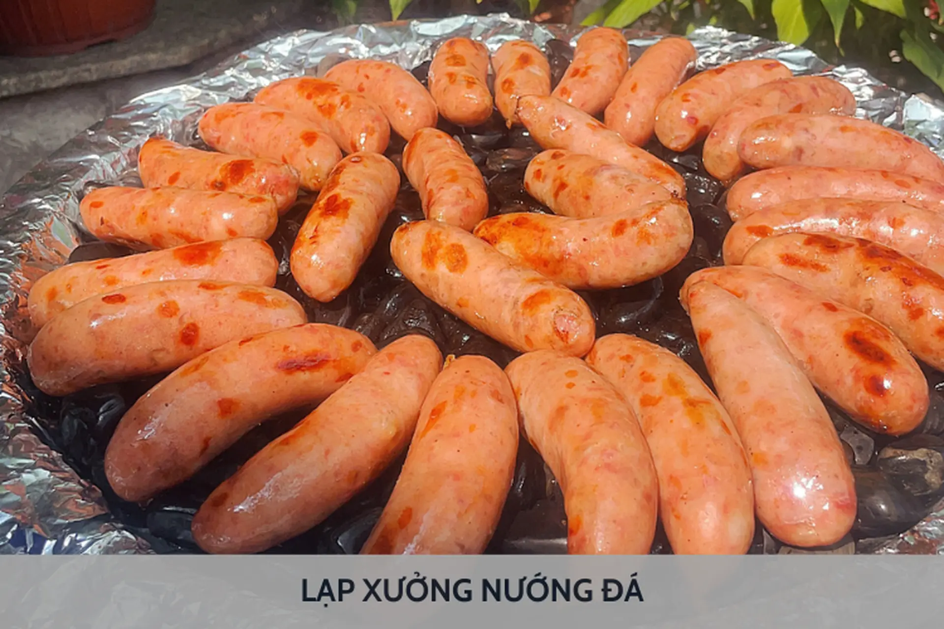 Lạp Xưởng Nướng Đá
